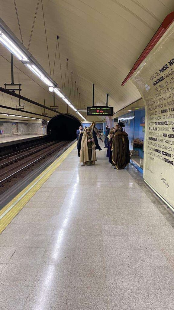 FITUR 2022: Carthagineses y Romanos promocionan en el metro de Madrid.