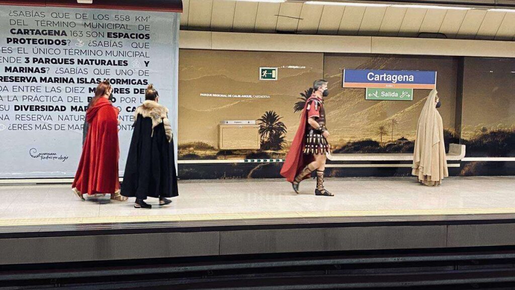 FITUR 2022: Carthagineses y Romanos promocionan en el metro de Madrid.