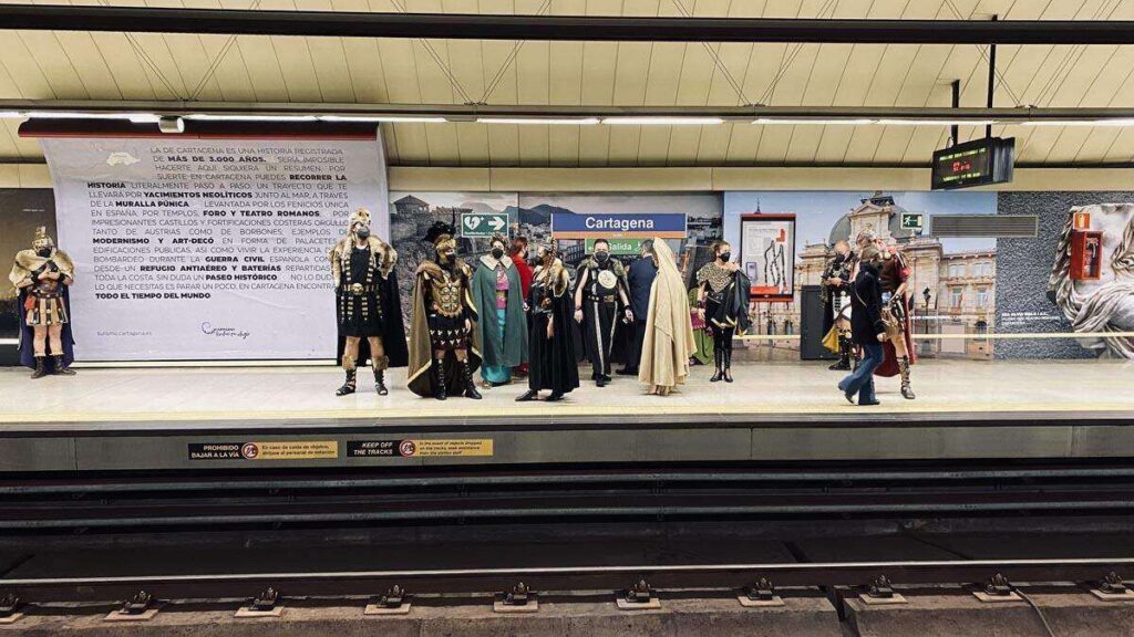 FITUR 2022: Carthagineses y Romanos promocionan en el metro de Madrid.