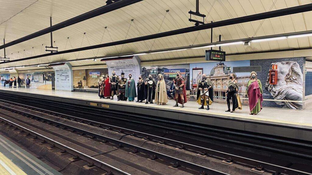 FITUR 2022: Carthagineses y Romanos promocionan en el metro de Madrid.