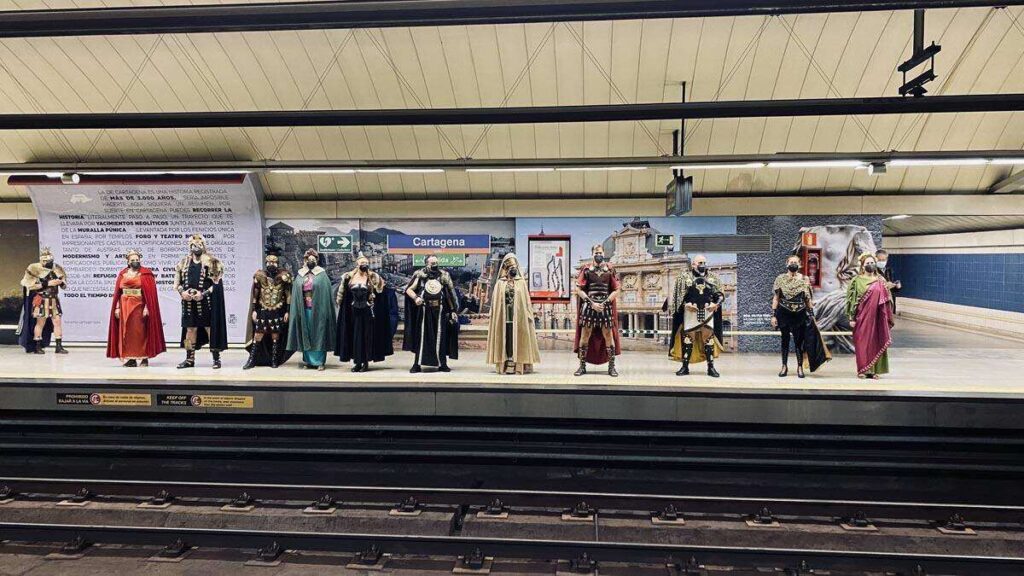 FITUR 2022: Carthagineses y Romanos promocionan en el metro de Madrid.